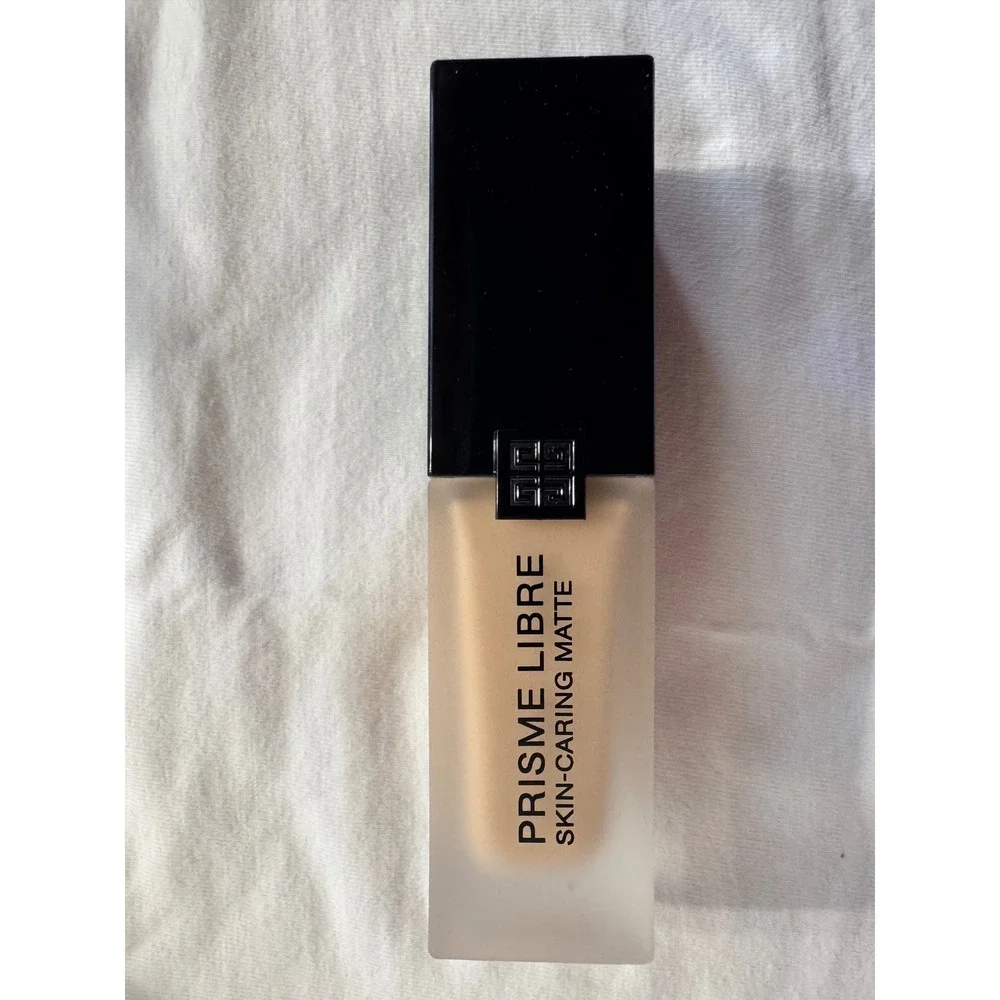 Givenchy Prisme Libre Skin-Caring‎ Matte Foundation 2-N160 1oz